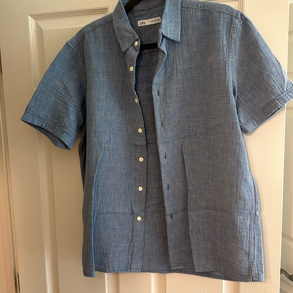 Zara Men’s collared Button Up